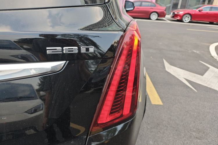 凯迪拉克XT5 2020款 28T 豪华型车身外观9