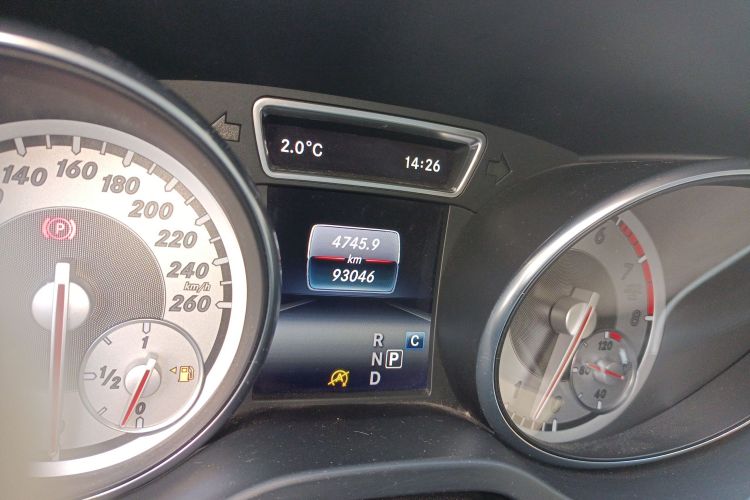 奔驰GLA 2016款 GLA 220 4MATIC 时尚型中控内饰15