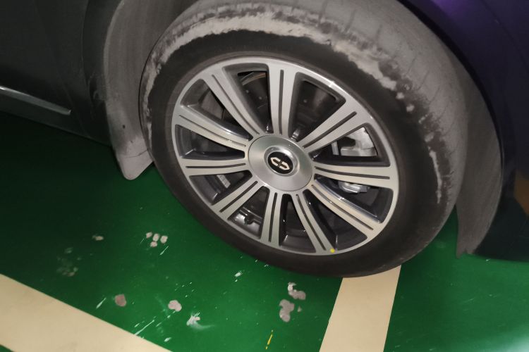 鸿蒙智行 问界M8 2025款 纯电 Max+ 六座四驱版车身外观10