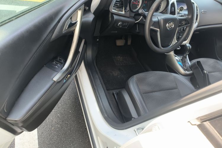 别克 英朗 2014款 XT 1.6L 自动时尚版中控内饰7003