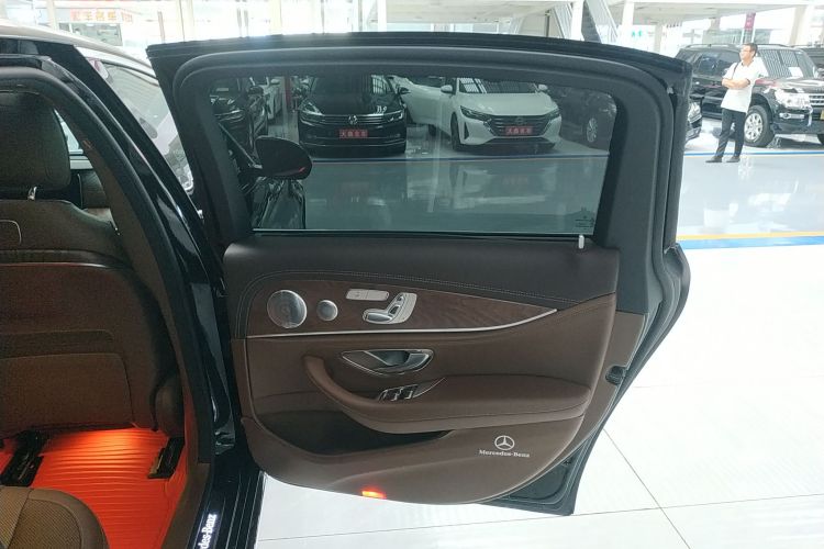 奔驰E级 2020款 改款 E 300 L 殊享版中控内饰7006