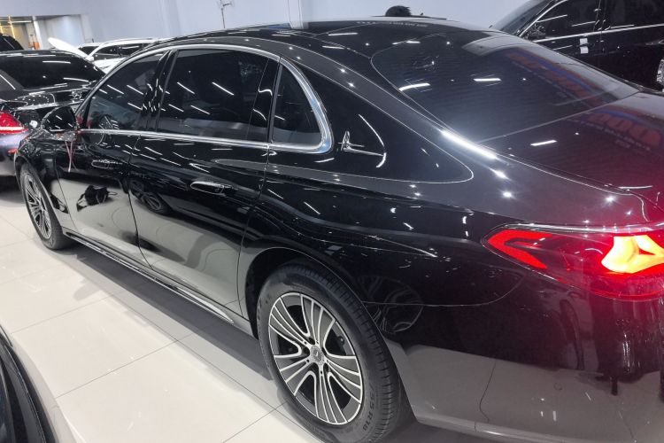 奔驰E级 2025款 E 260 L车身外观4