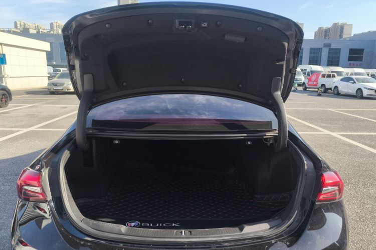 别克 君越 2019款 28T 豪华型机舱底盘23