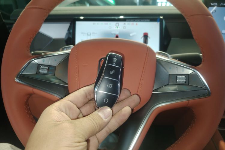 比亚迪 唐L 2025款 EV 670KM激光雷达尊享型中控内饰7001