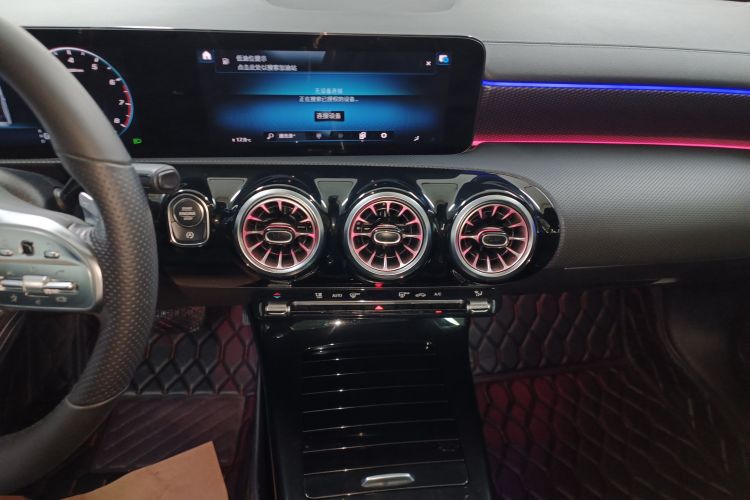 奔驰A级 2022款 改款三 A 200 L 运动轿车时尚型局部细节16