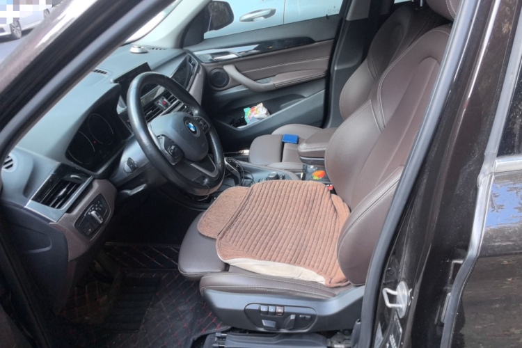 宝马X1 2020款 sDrive20Li 时尚型中控内饰19