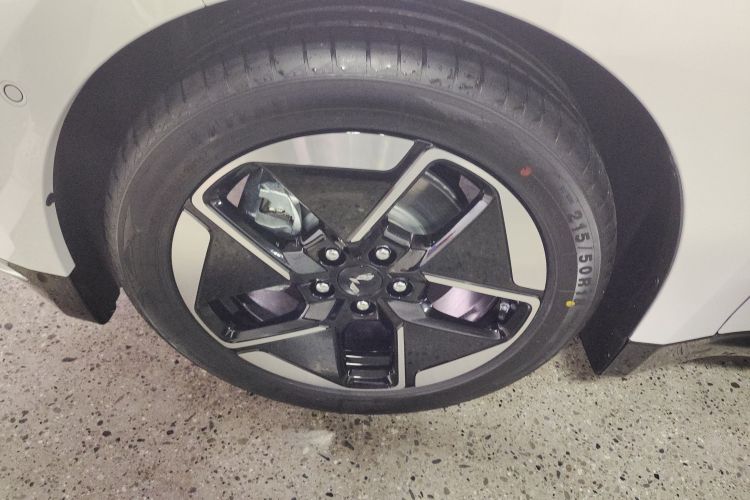 五菱汽车 五菱星光 2025款 610km 智能旗舰型车身外观6007