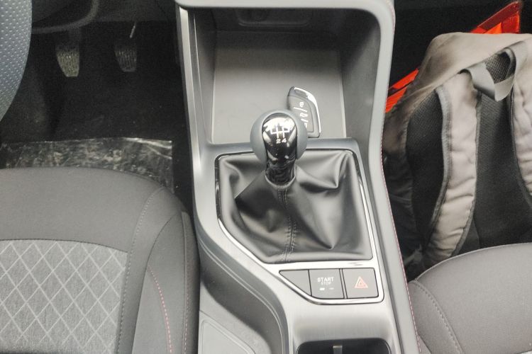 荣威i5 2023款 1.5L 手动舒享版中控内饰18