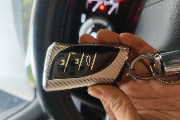 雷克萨斯UX 2020款 260h 探·酷版中控内饰11