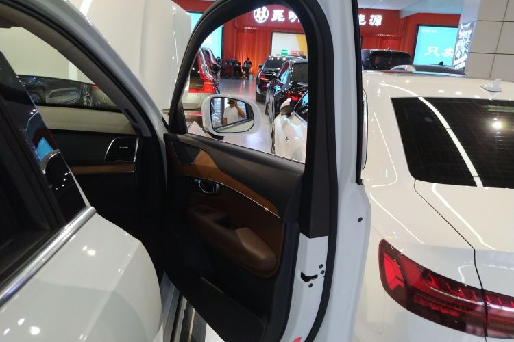 沃尔沃XC90 2020款 改款 T6 智逸豪华版 7座中控内饰42