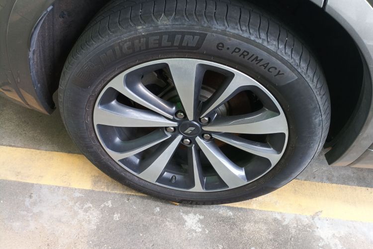 理想汽车 理想ONE 2020款 增程6座版车身外观6008