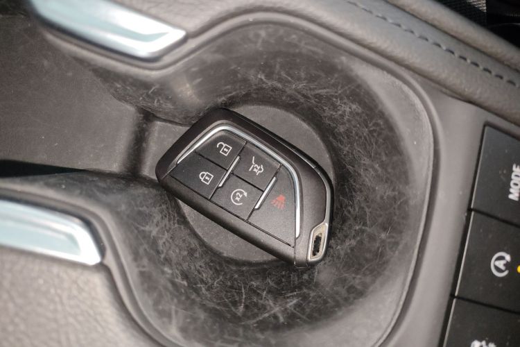 凯迪拉克XT4 2024款 28T 两驱豪华型中控内饰11