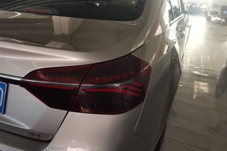 吉利汽车 帝豪 2020款 1.5L 手动向上版车身外观6006