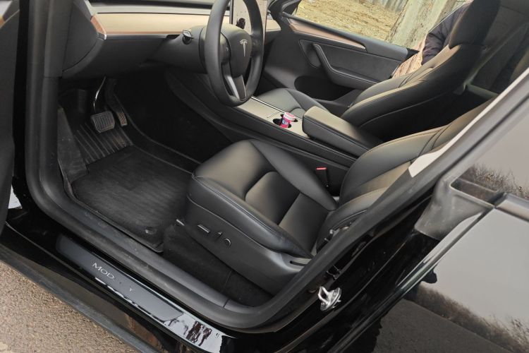 特斯拉 Model Y 2021款 标准续航后驱版中控内饰19