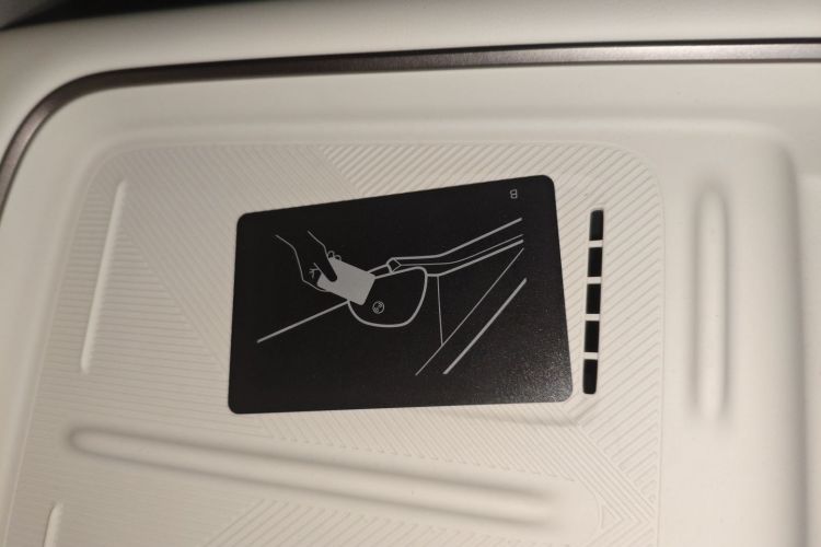 理想汽车 理想i8 2025款 标准版中控内饰7001