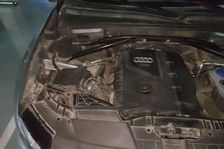 奥迪Q5 2011款 2.0TFSI 技术型局部细节9001