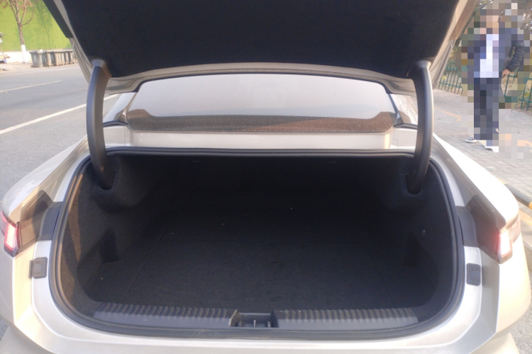 领克Z10 2024款 95kWh 702km四驱智驾Ultra中控内饰23