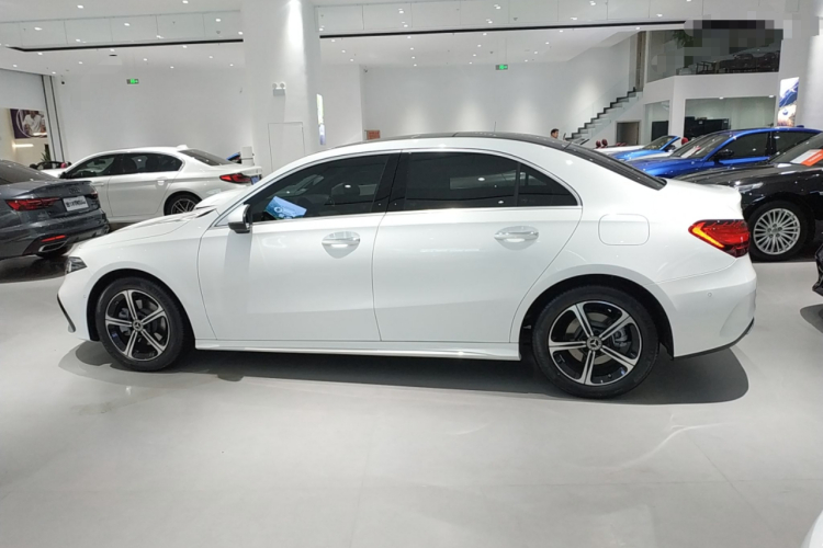 奔驰A级 2025款 A 200 L 时尚型车身外观6003