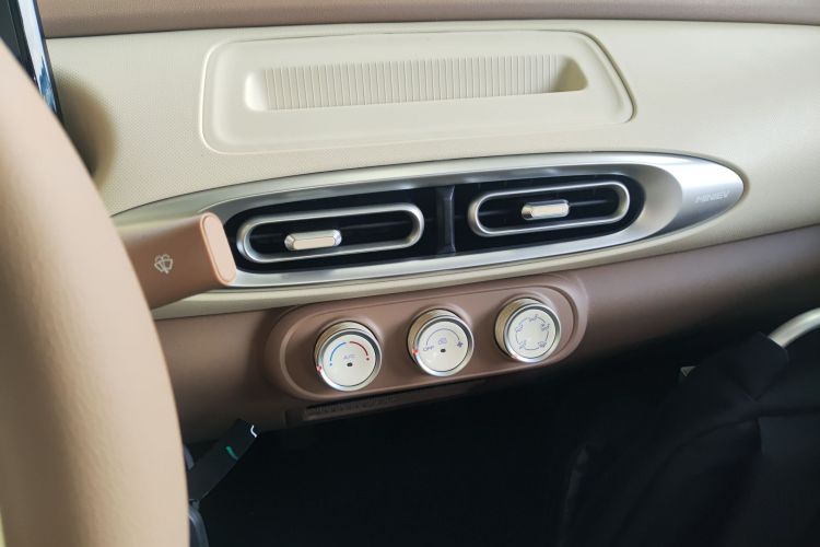 五菱汽车 宏光MINIEV 2025款 四门版 进阶款中控内饰16