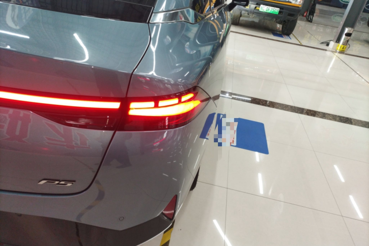 小鹏P5 2022款 460E+车身外观9