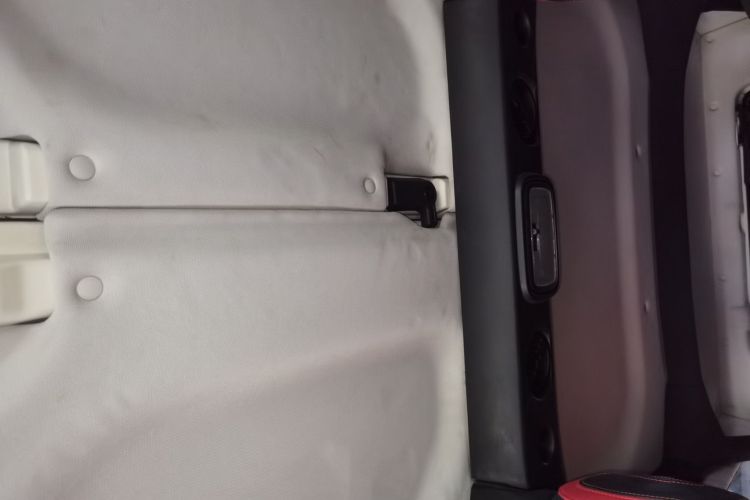 北京BJ40 2018款 PLUS 2.3T 自动四驱旗舰版 国V局部细节22