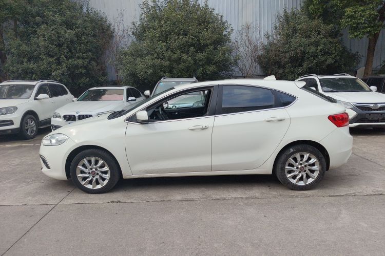 菲亚特 致悦 2014款 1.4T 自动舒适版车身外观4