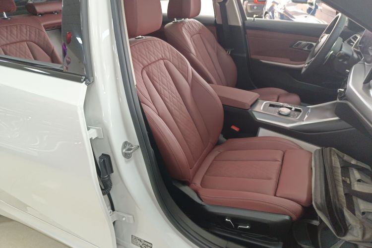 宝马3系 2025款 330Li M运动曜夜套装局部细节41