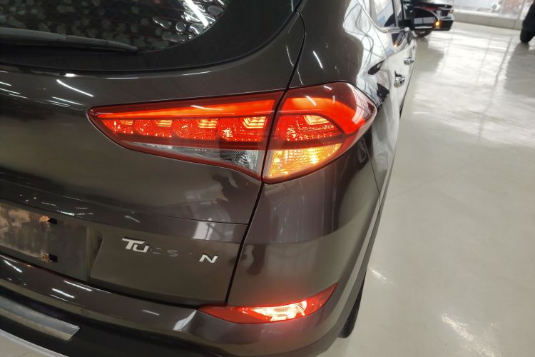 现代 途胜 2015款 1.6T 双离合两驱智能型车身外观9