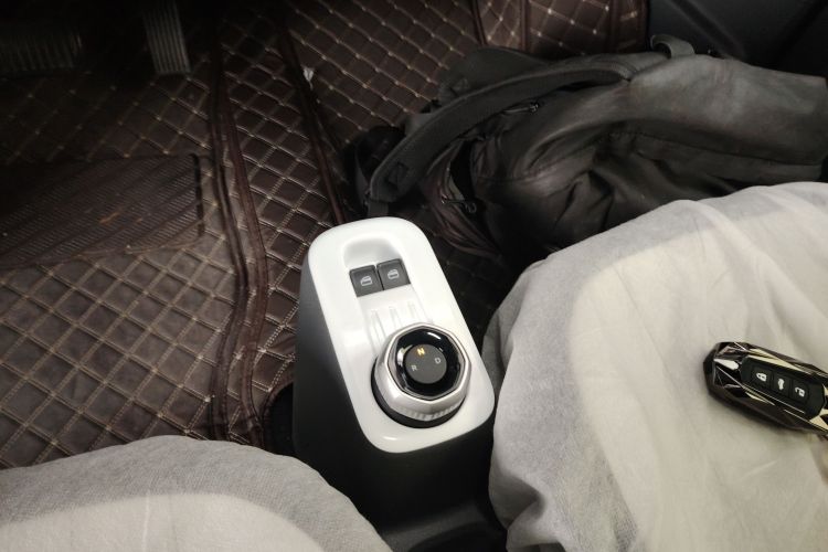 吉利银河 2025款 210km 熊猫骑士中控内饰18