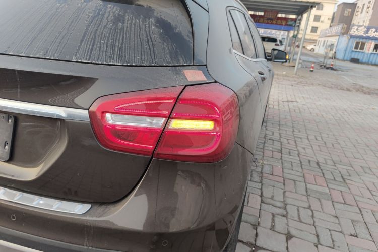 奔驰GLA 2015款 GLA 200 时尚型车身外观9