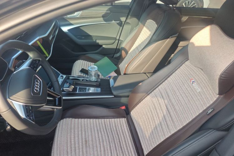 奥迪A6L 2024款 45 TFSI quattro 臻选动感型中控内饰19