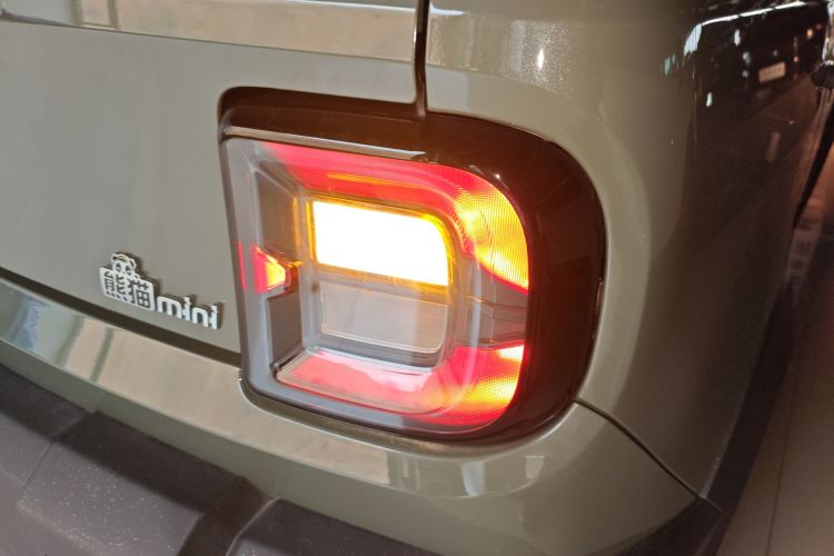 吉利银河 2024款 200km 熊猫骑士车身外观6006