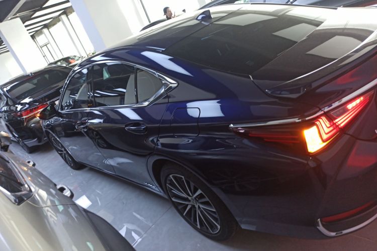 雷克萨斯ES 2021款 300h 臻享版车身外观4