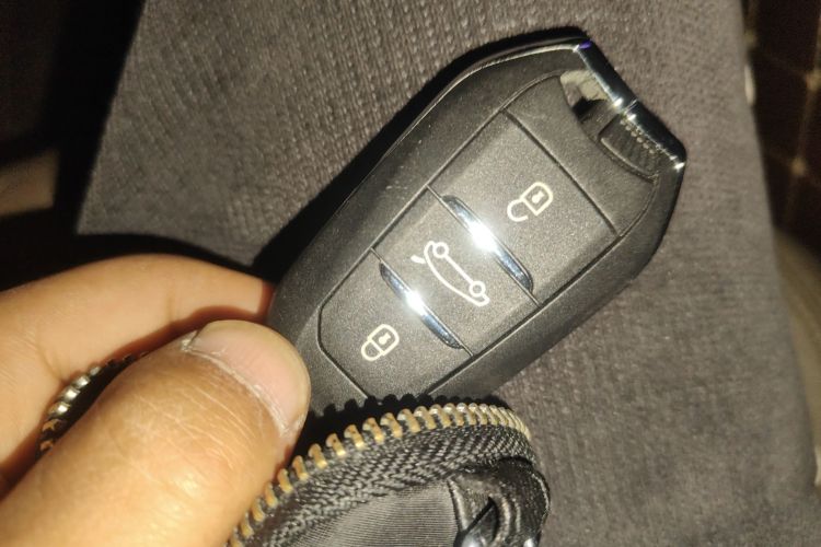 标致5008 2017款 380THP 7座豪华GT版中控内饰11