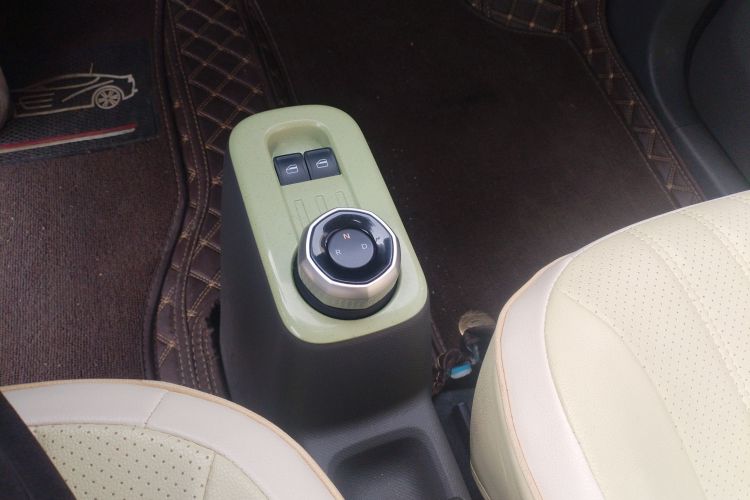 吉利银河 2024款 熊猫mini 200km 耐力熊中控内饰18