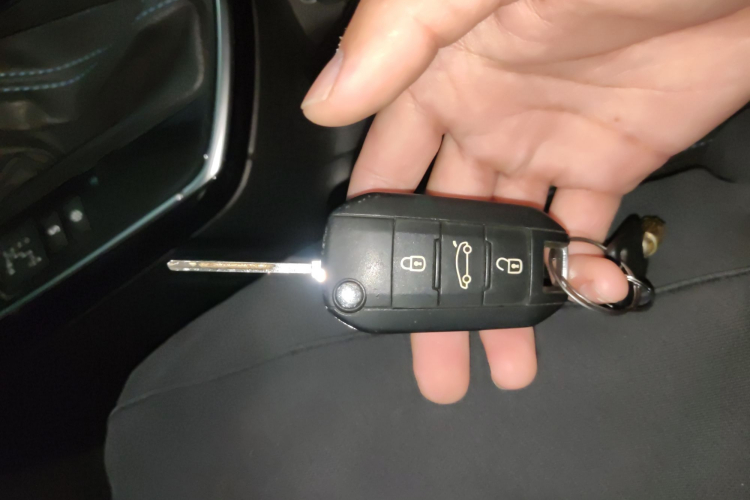 标致308 2016款 1.6L 自动豪华版中控内饰7001