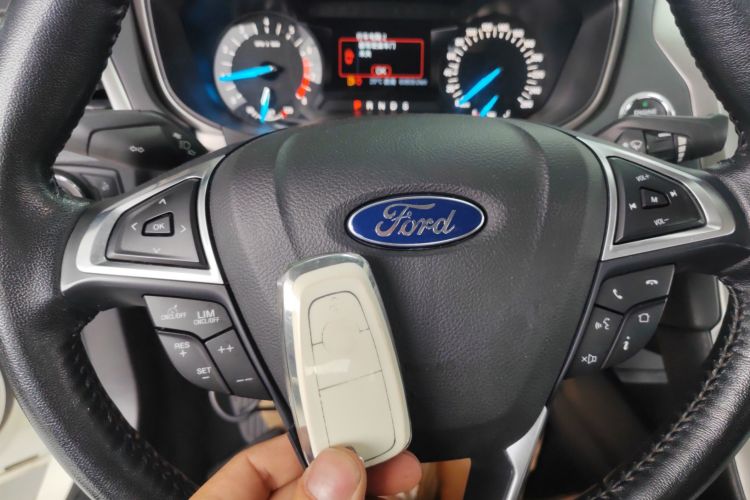 福特 蒙迪欧 2020款 EcoBoost 200 时尚型中控内饰7001