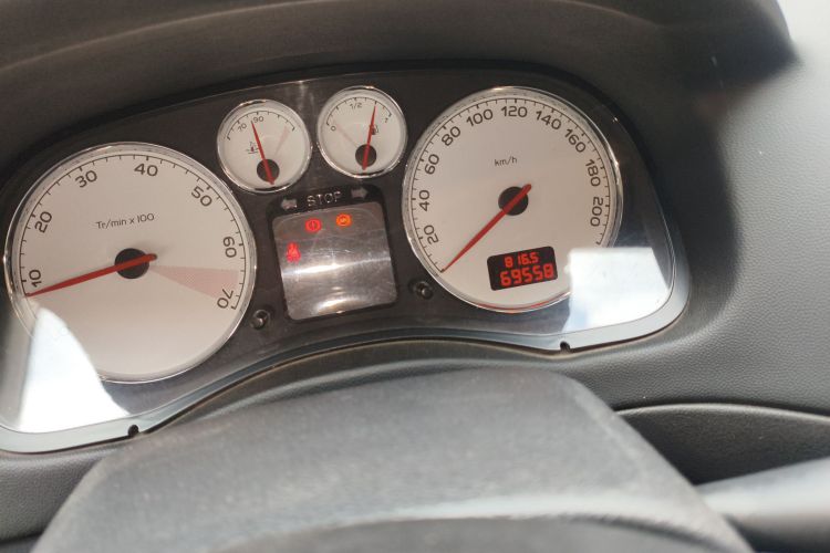 标致307 2013款 两厢 1.6L 手动舒适版中控内饰15