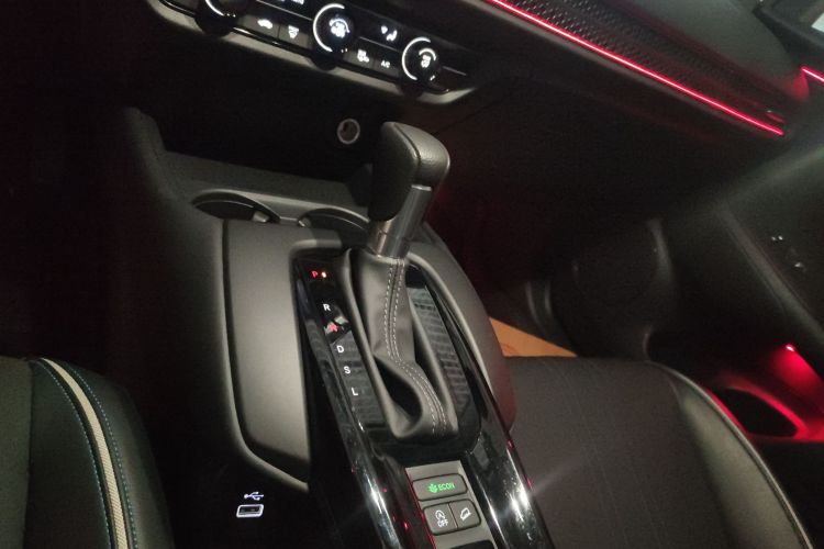 本田HR-V 2023款 240TURBO 劲睿版中控内饰18