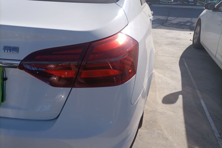 吉利汽车 帝豪新能源 2017款 1.5L PHEV 进取型车身外观9