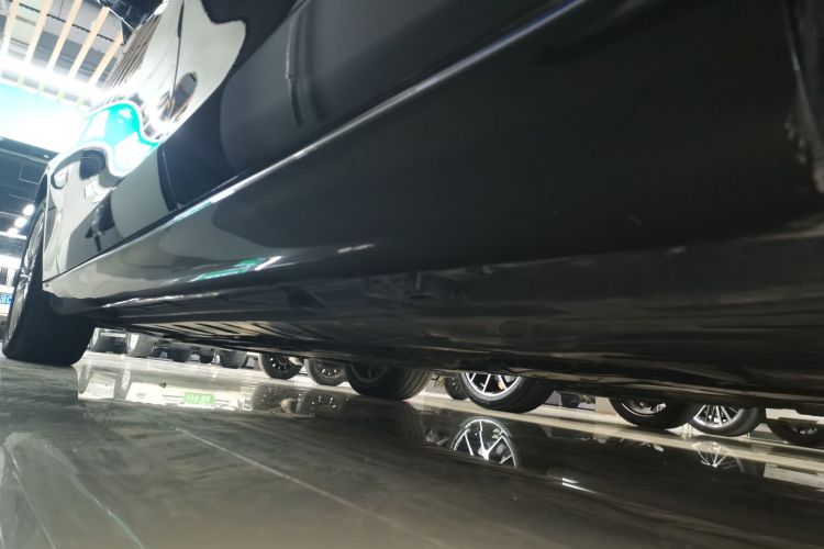 奔驰E级 2023款 改款 E 300 L 豪华型局部细节9002