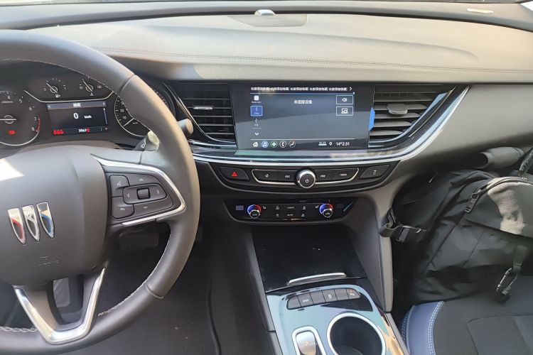 别克 君威 2024款 25T 超享版中控内饰16
