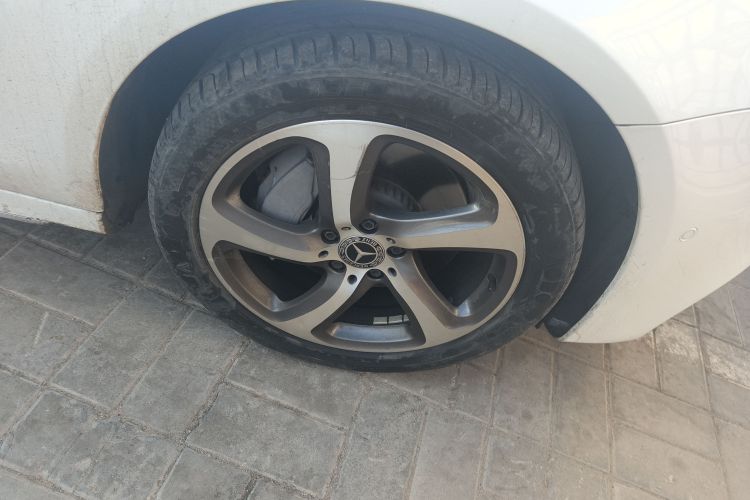 奔驰E级 2018款 E 300 L 运动时尚型车身外观10