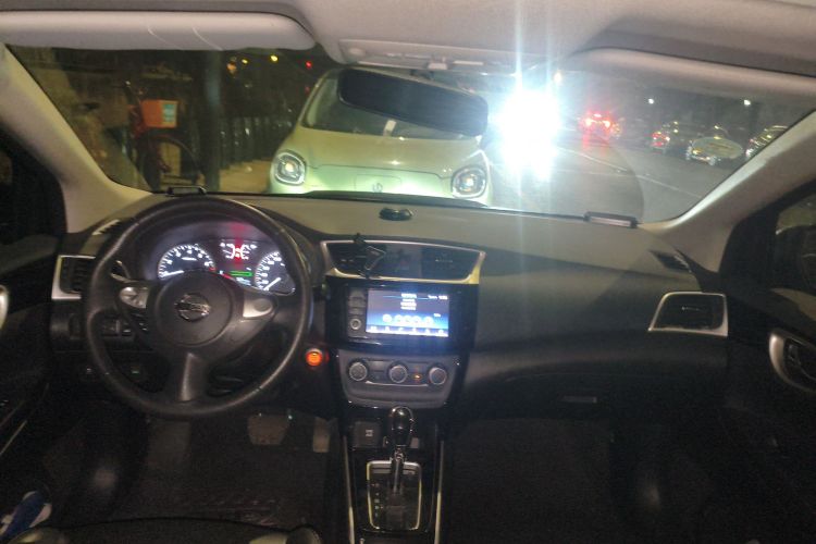 日产 轩逸 2018款 1.6XV CVT尊享版中控内饰7002