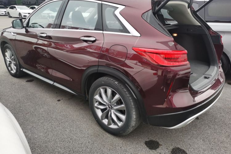 英菲尼迪QX50 2020款 改款 2.0T 两驱时尚版车身外观4