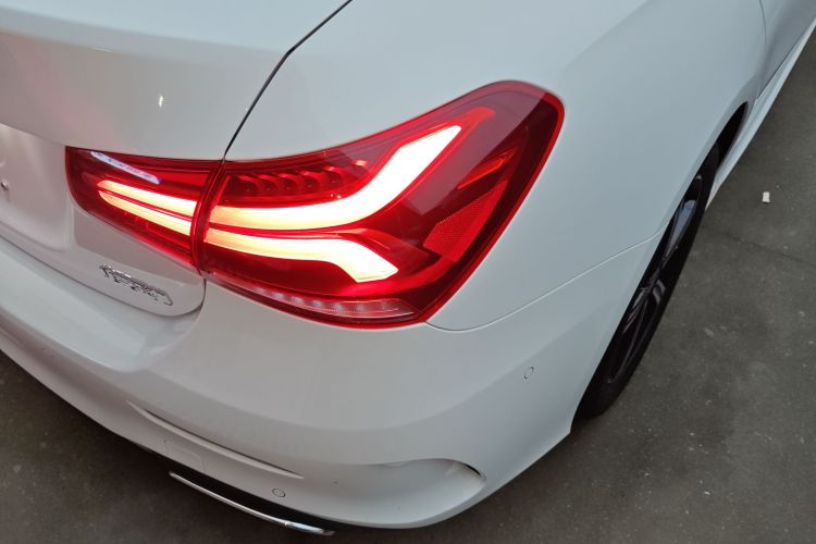 奔驰A级 2022款 改款三 A 200 L 运动轿车时尚型车身外观6006