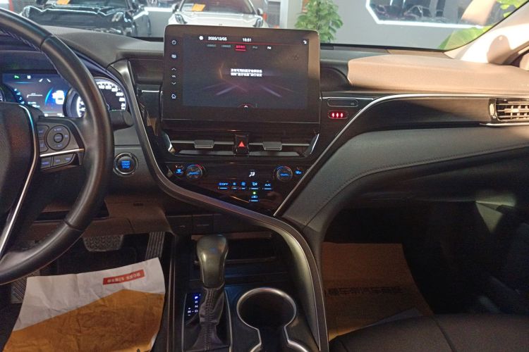 丰田 凯美瑞 2021款 2.0G 豪华版中控内饰16