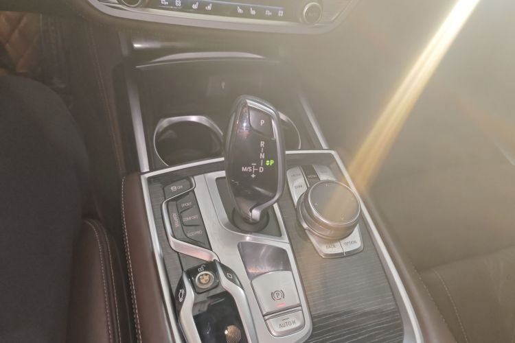 宝马7系 2018款 740Li 领先型 M运动套装中控内饰18