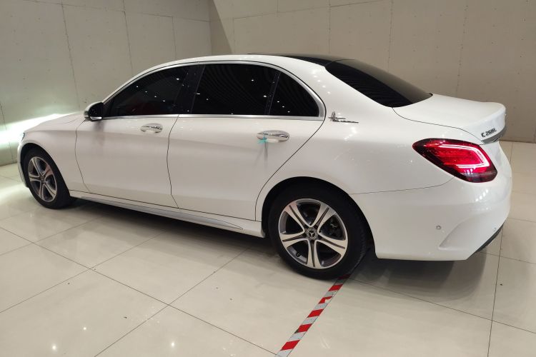 奔驰C级 2021款 C 260 L 运动版车身外观4