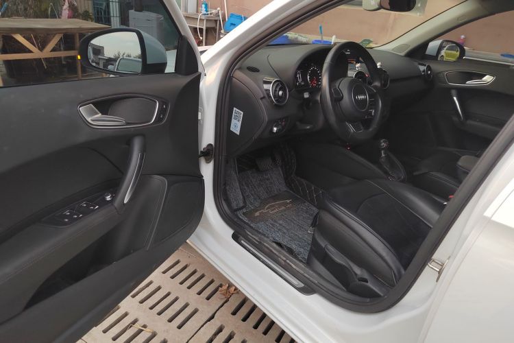 奥迪A1 2016款 30 TFSI Sportback Design风尚版中控内饰7003